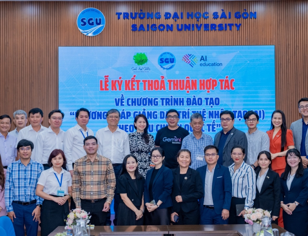 Lễ ký kết thỏa thuận hợp tác về tổ chức chương trình đào tạo “Phương pháp Giảng dạy STEM trong Tiếng Anh” và “Phương pháp Giảng dạy Trí tuệ nhân tạo (AI) theo Tiêu chuẩn quốc tế”