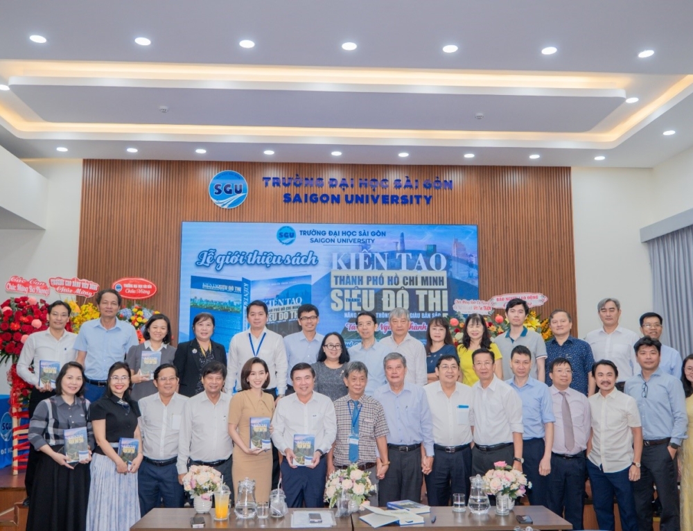 Lễ giới thiệu sách “Kiến tạo Thành phố Hồ Chí Minh thành siêu đô thị năng động – thông minh – giàu bản sắc”