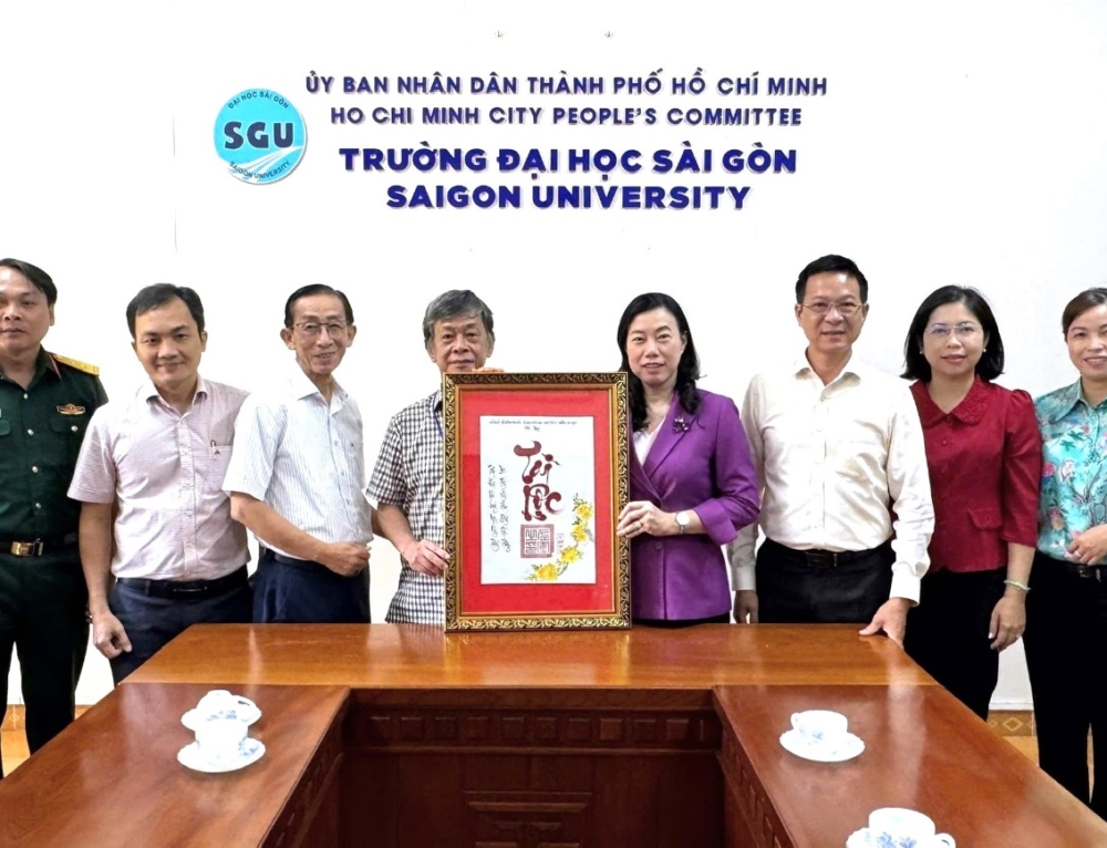 Đảng ủy Phường Gia Định đến thăm và làm việc với Trường Đại học Sài Gòn